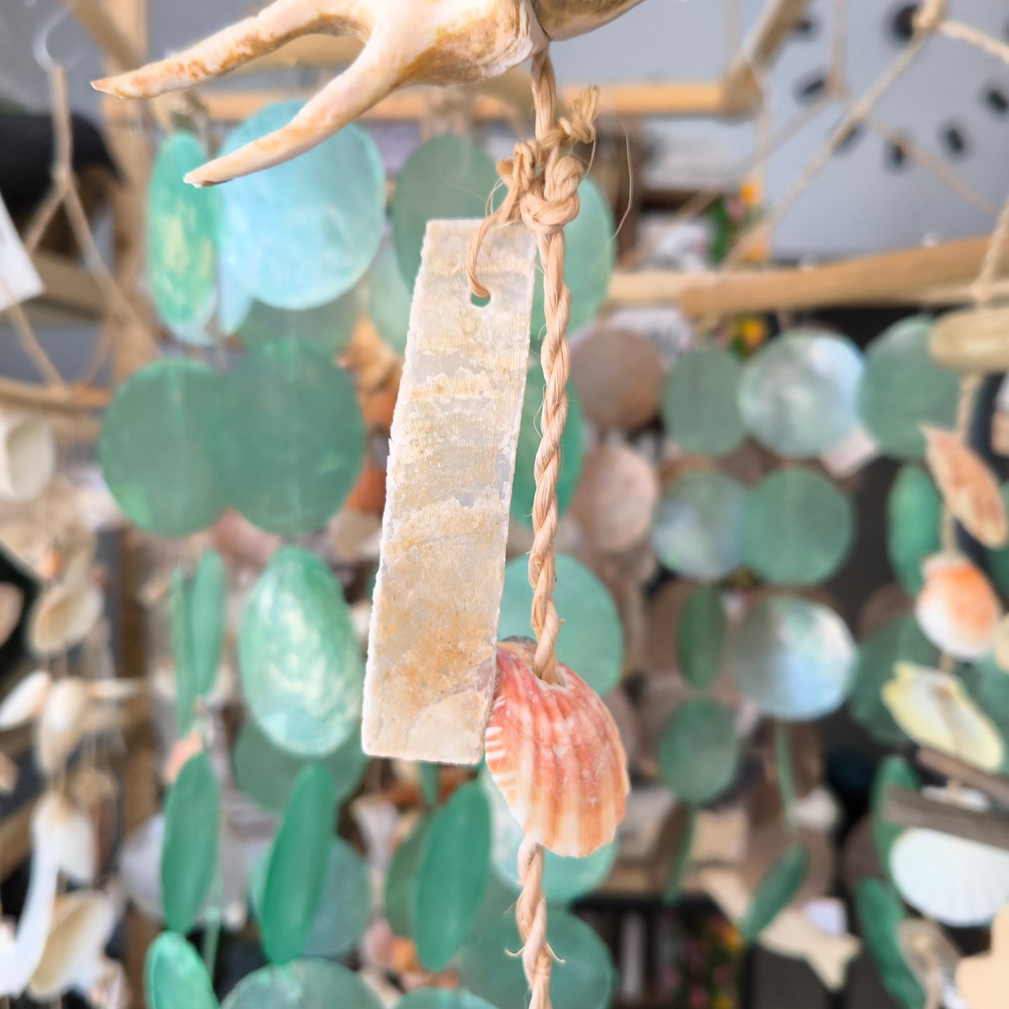 Móvil de conchas y caracoles blancos 124*13cm