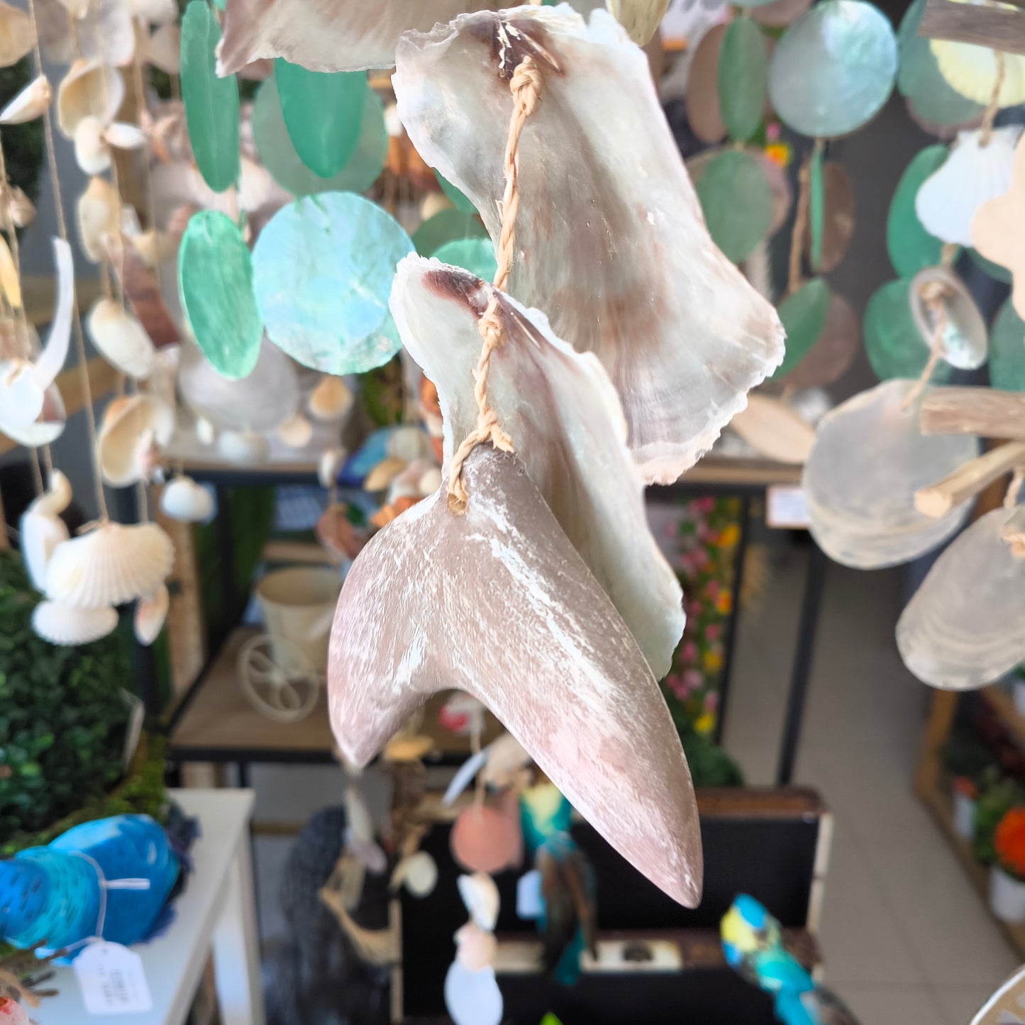 Móvil pez de nácar marrón 11 x 2 x 39 cm