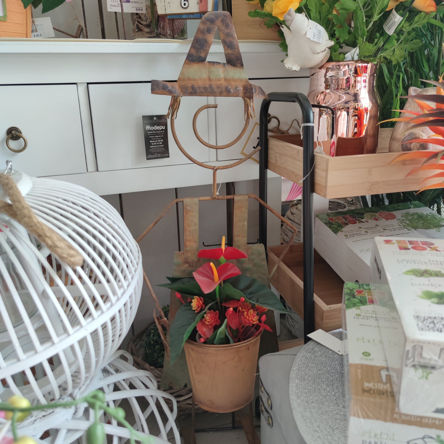 MACETERO LATON NIÑO SOMBR.PICO S. 19X20X52