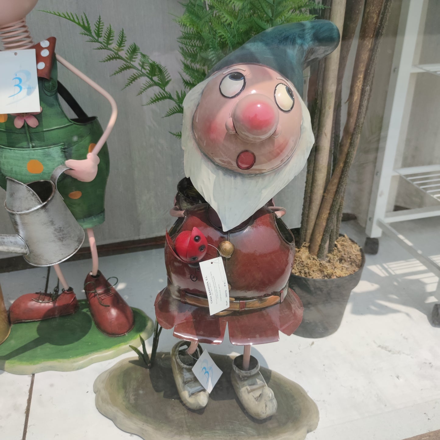 MACETERO LATON GNOMO CUBO ESPALDA 40X22X65