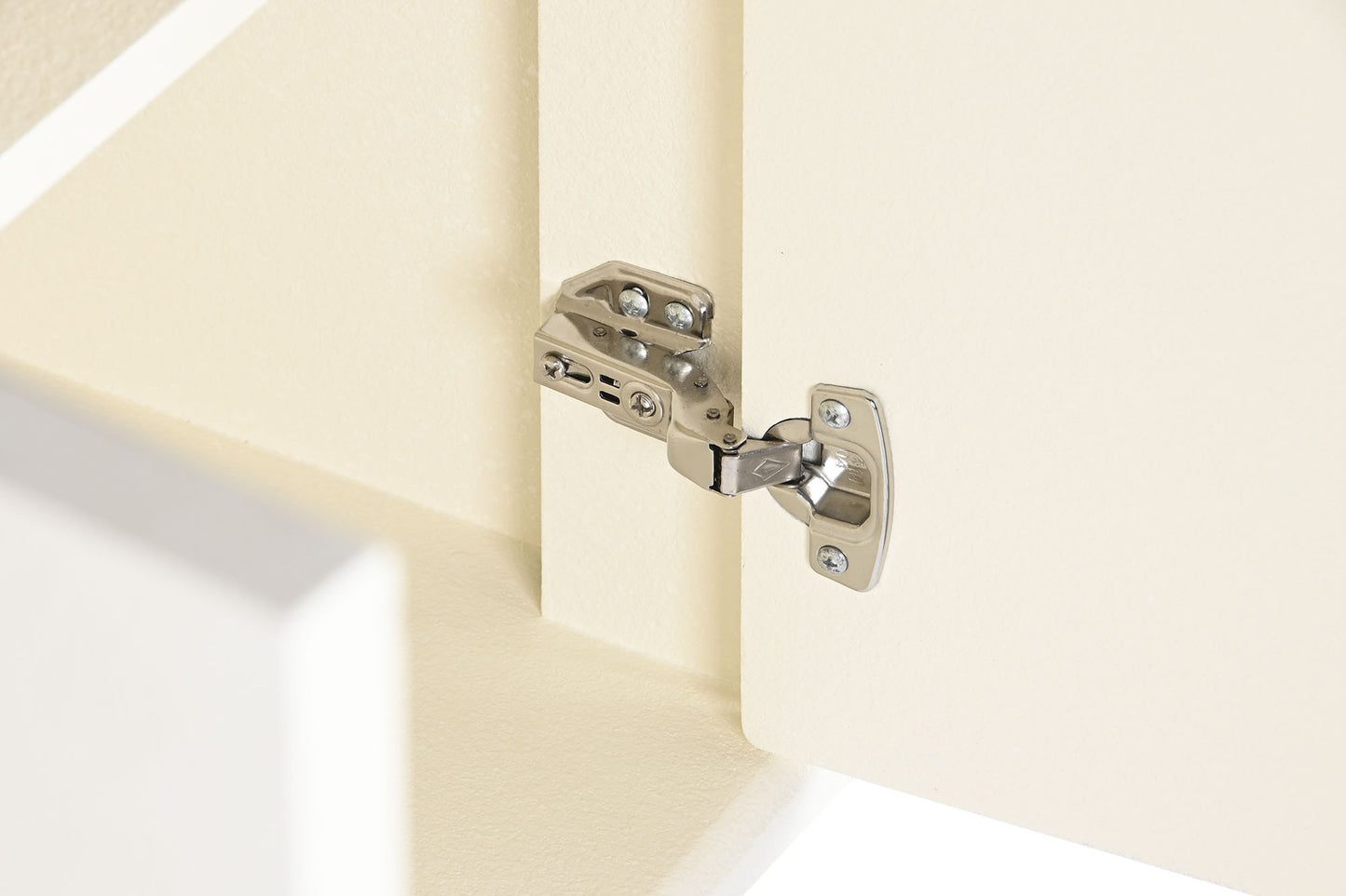 Comoda mdf 80*37*86cm 2 PUERTAS 3D BLANCO