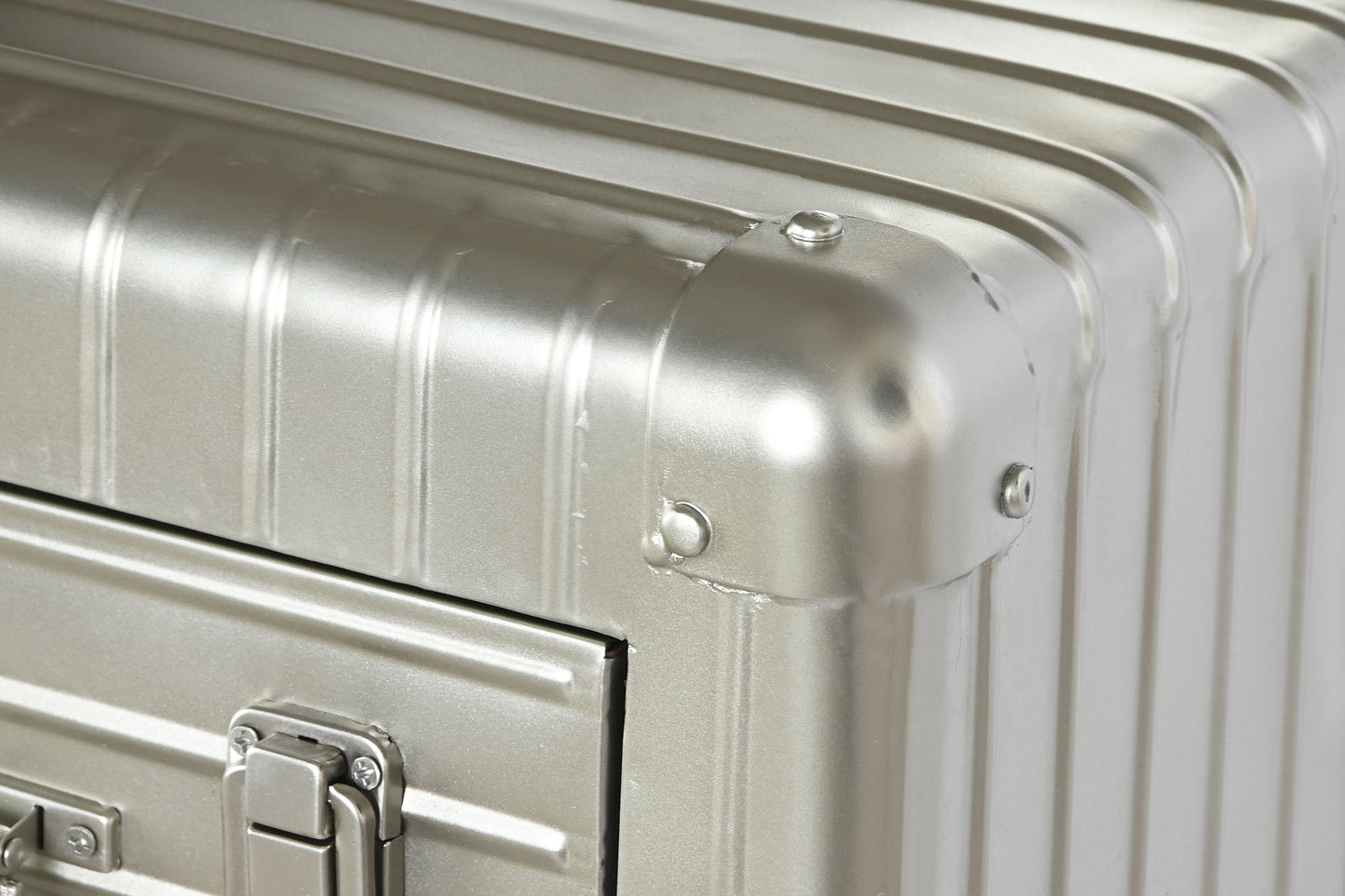 Chifonier metal mdf 46*39*96cm plateado