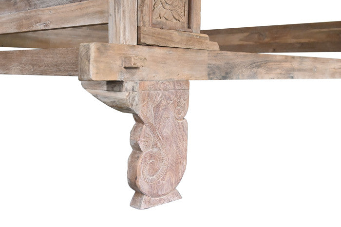 Cama con dosel teca 225x160x206 tallada decapé